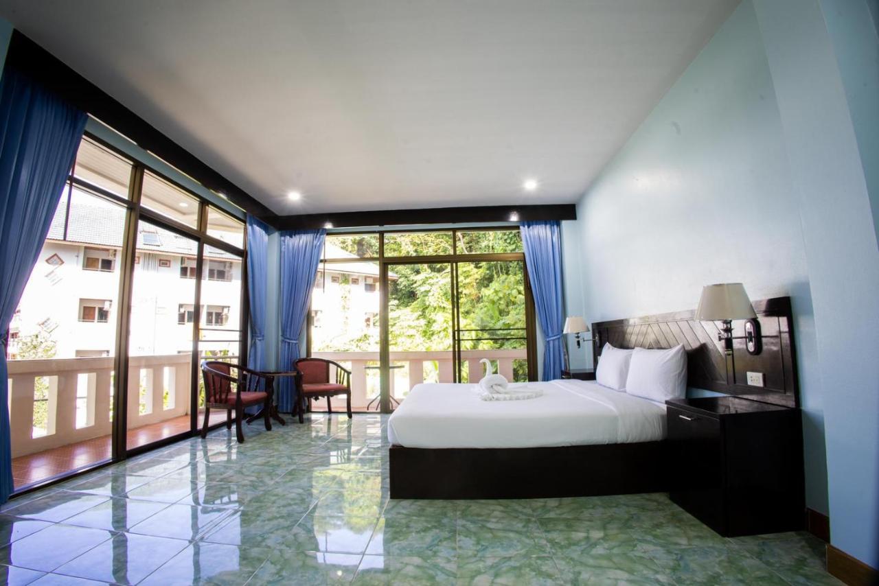 Riviera Patong Hotel Exterior photo